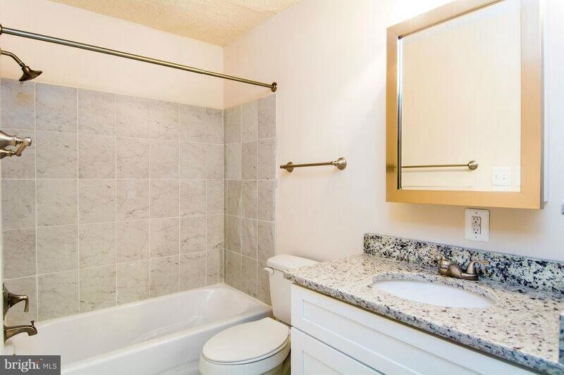Foto principal - 1704 Roberts St
