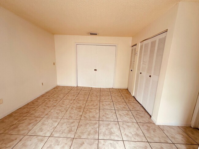 Foto del edificio - 1810 West St