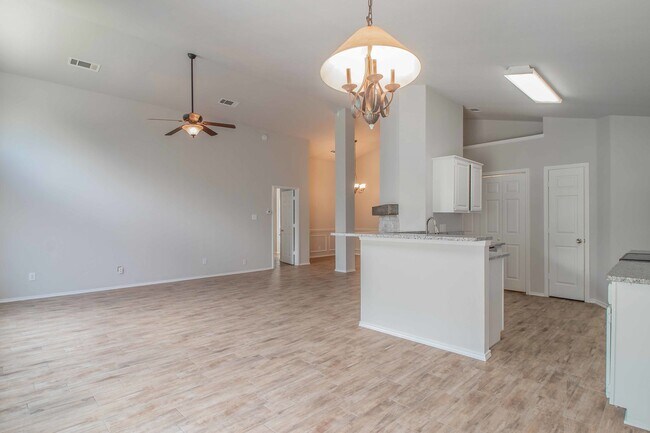 Foto del edificio - 437 Hillside Dr