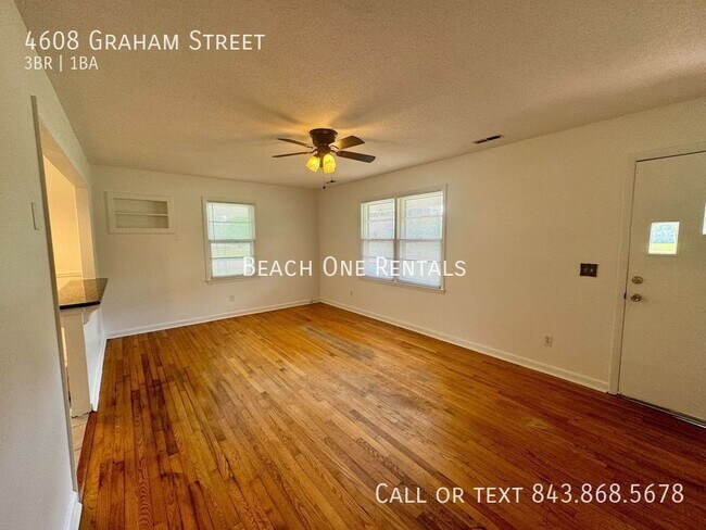 Foto del edificio - Loris - 3 Bedroom / 1 Bathroom Duplex