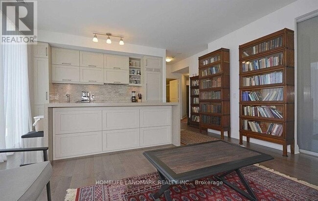 Building Photo - 1080 Bay St.