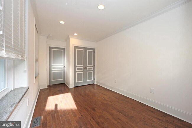 Foto del edificio - 130 W Laurel St