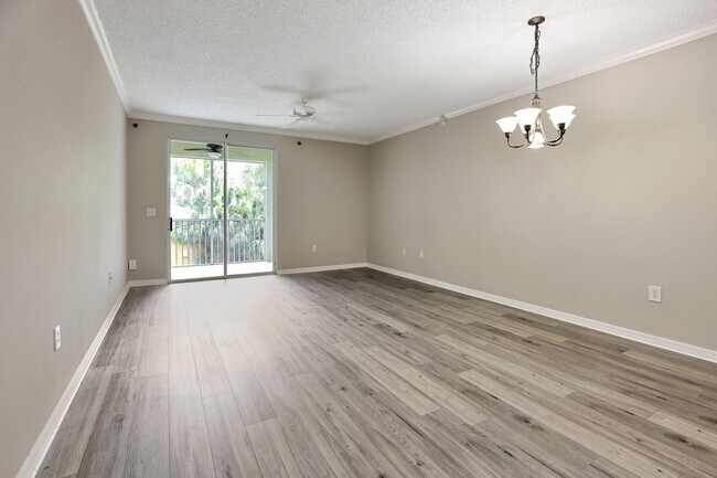 Foto del edificio - 5700 Bentgrass Dr