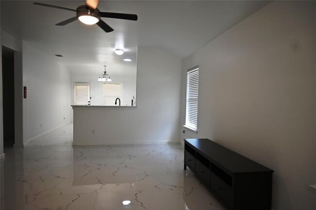 Foto del edificio - 18509 Great Falls Dr