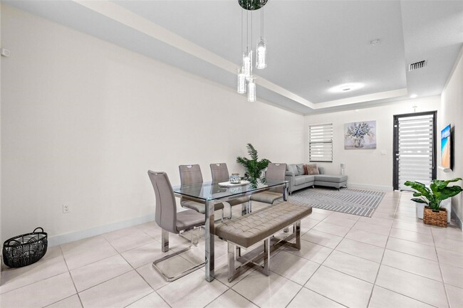Foto del edificio - 8055 NW 104th Ave