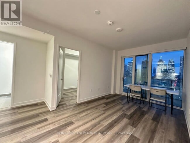 Photo du bâtiment - 135 Lower Sherbourne St