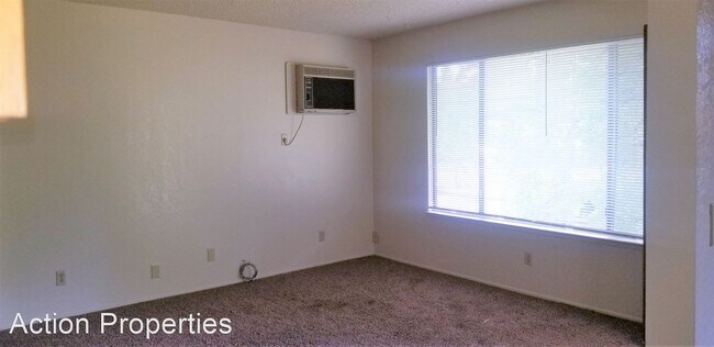 Building Photo - 2640 Woodridge Ct