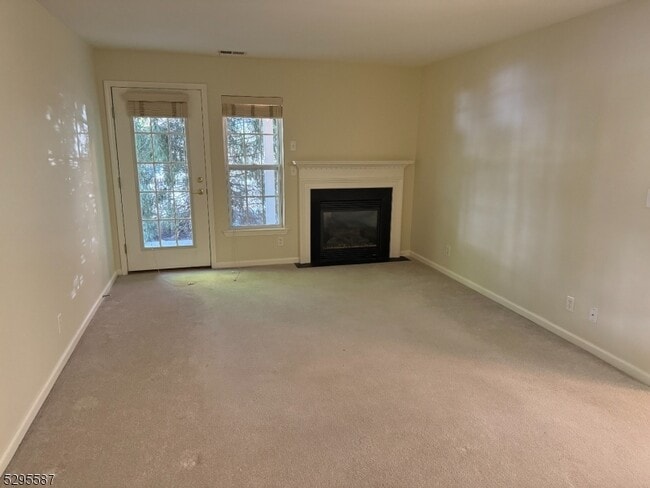 Building Photo - 106 Old Farm Dr
