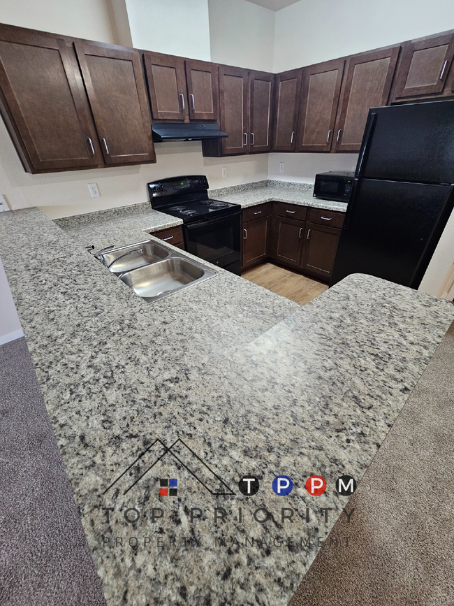 Building Photo - 2 Bedroom | 1 Bathroom Apartment in Cedar ...