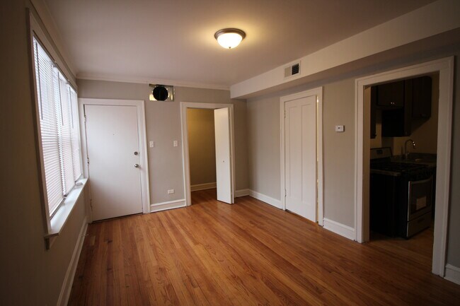 Building Photo - 4948 W Berteau Ave