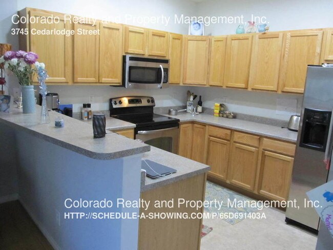 Foto del edificio - 3745 Cedarlodge St