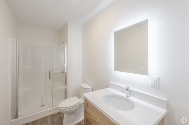 1BR, 1BA - 650SF - Bathroom - 747 Pontiac Ave