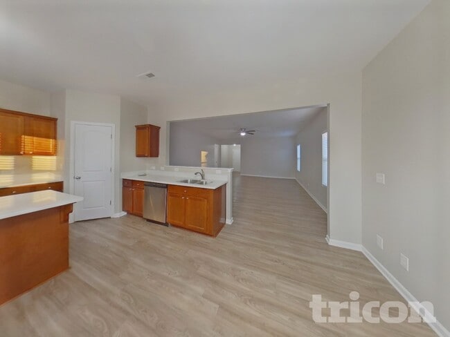 Foto del edificio - 1919 Rockycreek Ln