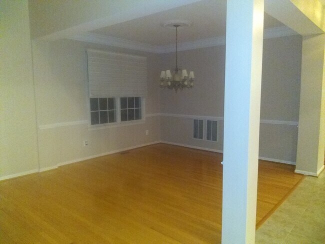 Building Photo - 25948 Hartwood Dr