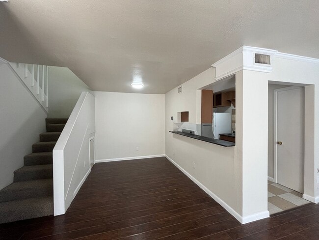 Foto del edificio - Two Story South Side Townhome