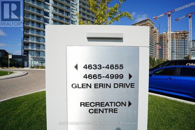 Building Photo - 4633-4633 Glen Erin Dr