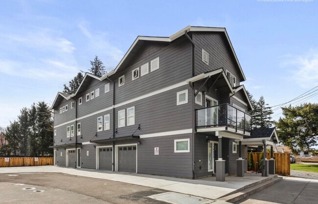 Building Photo - 14450 NE Glisan St