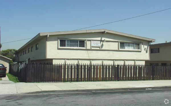 Primary Photo - 1101 - 1105 West 107th Street