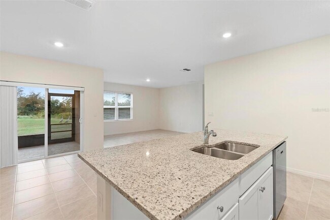 Foto del edificio - 556 Park Pl Blvd