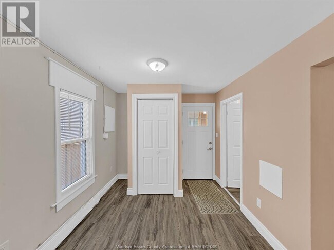 Photo du bâtiment - 927 Ellrose Ave