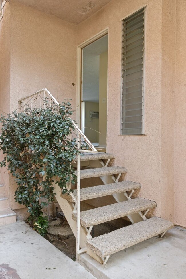Photo - 8421 Lindley Ave.-8 Apartment