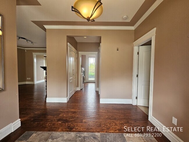 Building Photo - 6230 Bradner Ln