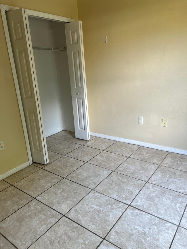 Building Photo - 164 Redwing Ct