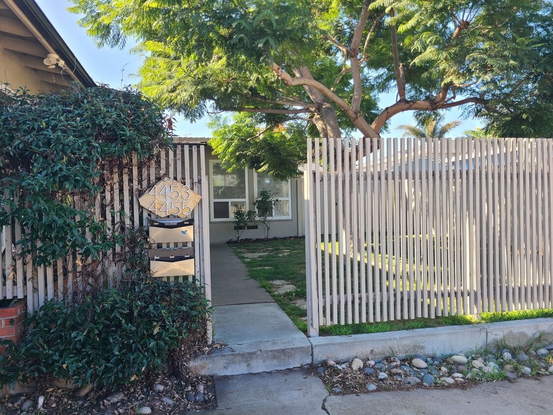 Foto principal - Spacious Ocean Beach 2 bed 1 bath just a f...