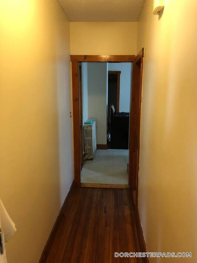Building Photo - 125 Capen St