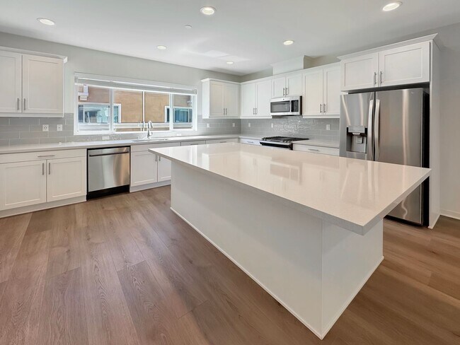 Foto del edificio - Luxury 4Bd/3.5Ba Smart Home in Gated Lake ...