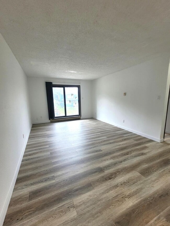 Building Photo - 1 bedroom in Prince Rupert BC V8J 4A3