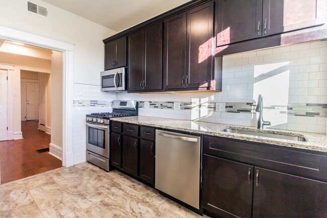 Building Photo - Rehabbed 2-bedroom apartment in the heart ...