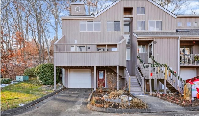 Building Photo - 141 Spring Gln