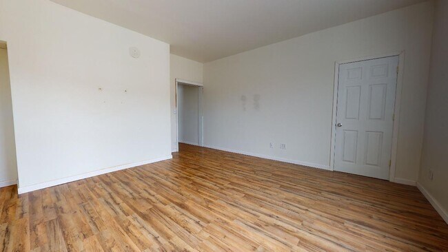 Building Photo - 617 3rd St