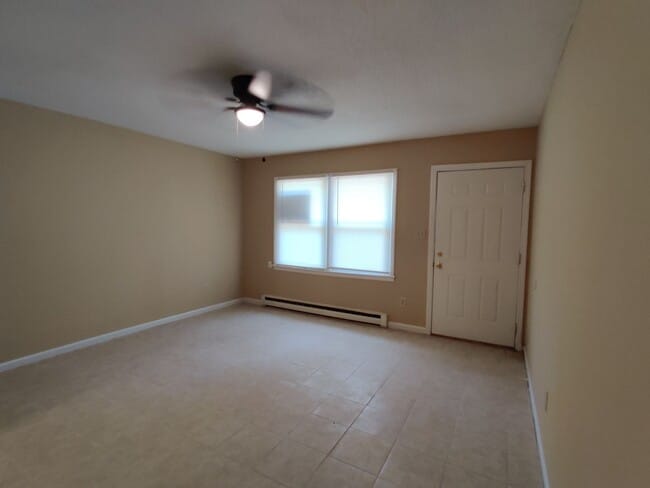 Building Photo - 403 Digh St