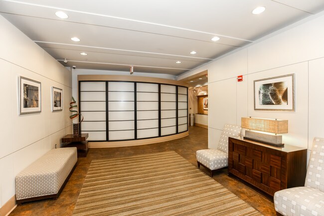 Lobby - 715 6th St NW
