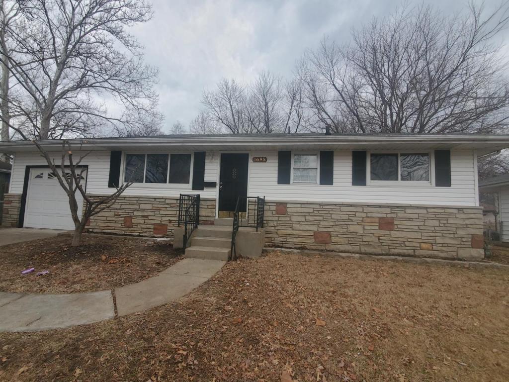 Primary Photo - 1695 MARSHALL CT