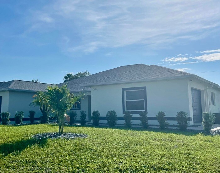 Foto principal - NE Cape Coral Duplex Unit