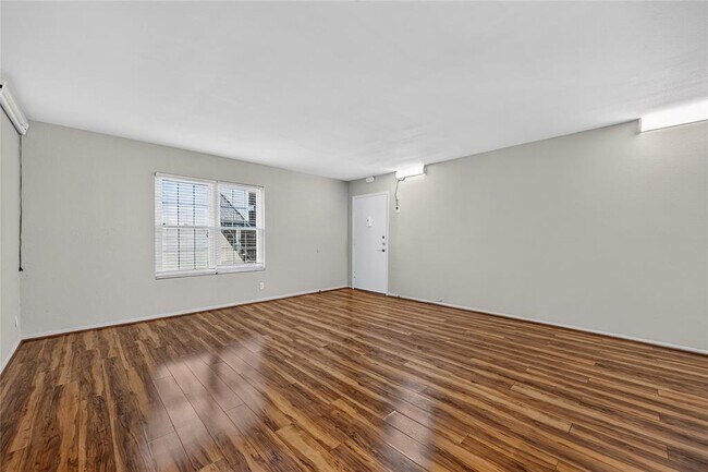 Foto del edificio - 910 Duncan Ln