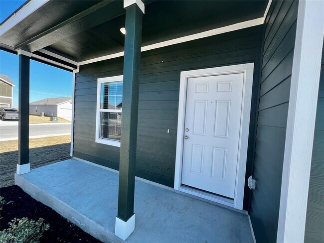 Foto del edificio - 2400 Fullmoon Dr