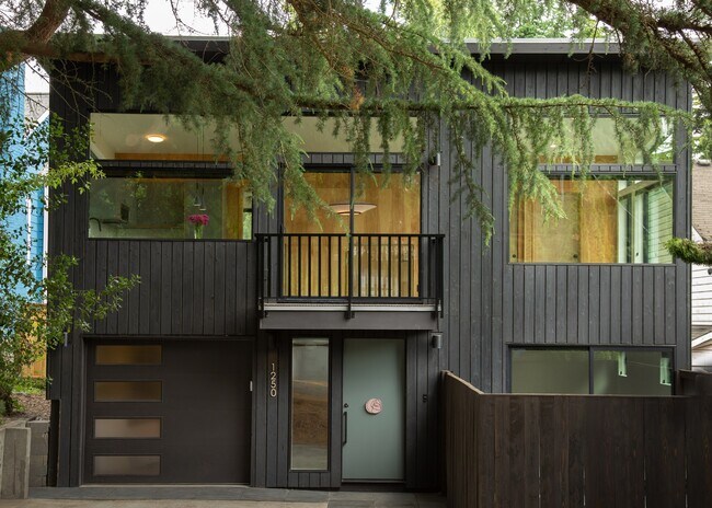 Building Photo - 1250 NE 96th St
