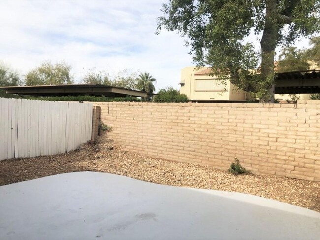 Building Photo - 5118 E Monte Vista Rd