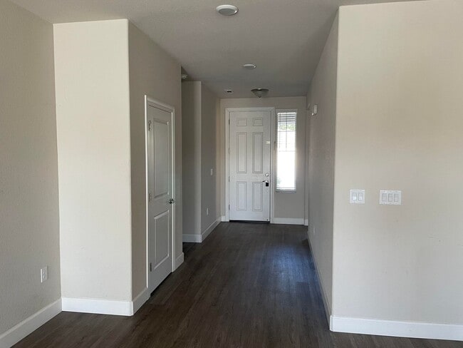 Building Photo - 661 White Eagle Ln