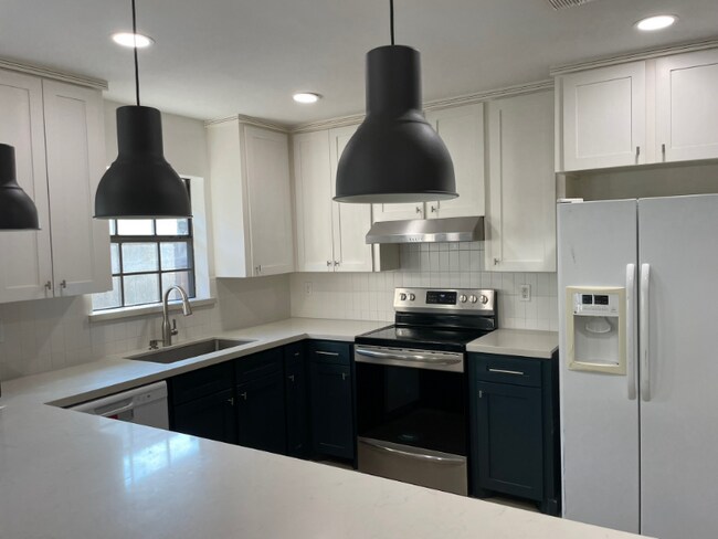 Foto del edificio - 2201 Pin Oak Rd