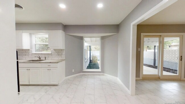 Foto del edificio - 7206 Brookside St