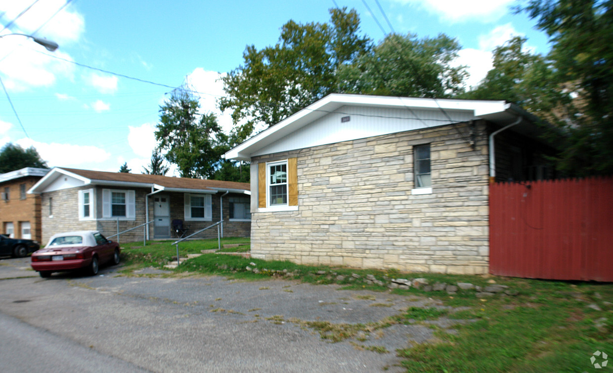 Building Photo - 3609-3611 Kanawha Ave SE
