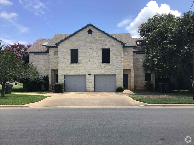 Building Photo - 2909 Whisper Oaks Ln