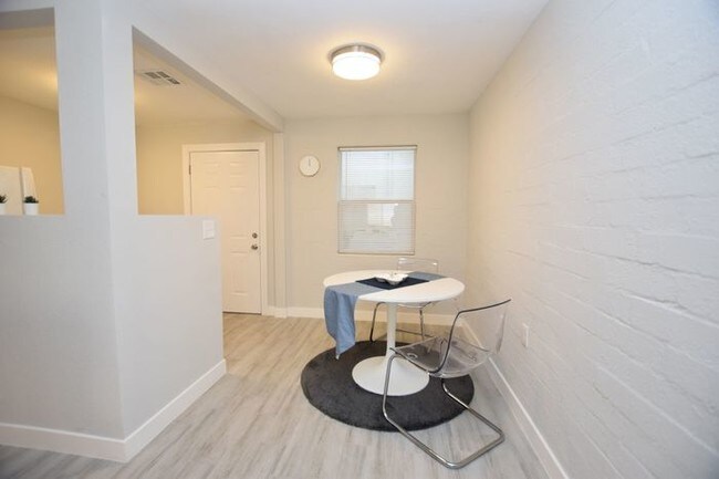 Building Photo - 722 E Turney Ave #8