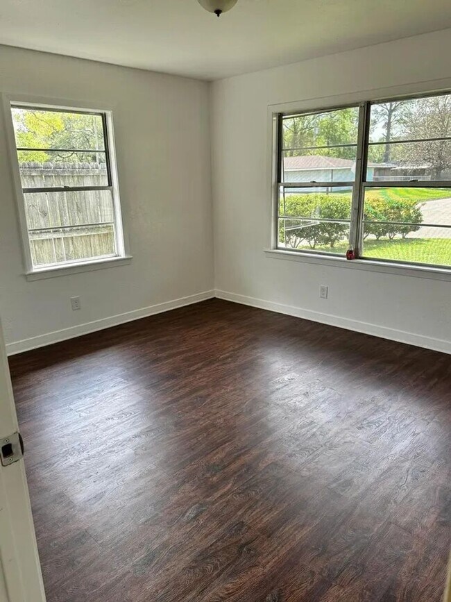 Building Photo - 5720 Shivers Dr