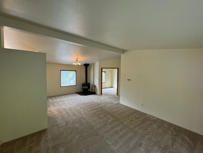 Foto del edificio - Available Now! Rural setting- 3 bedroom Ma...